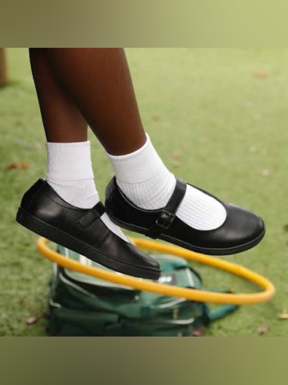 Froggie Barefoot Girls High-
Bar School Shoe-Black
Leather-Sz 32